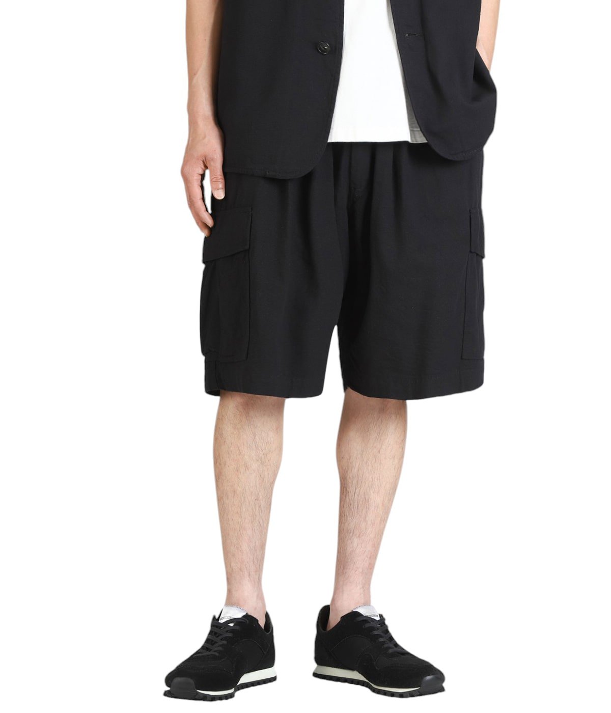 model（175cm / 60kg）B85 W75 H92 着用サイズ：M