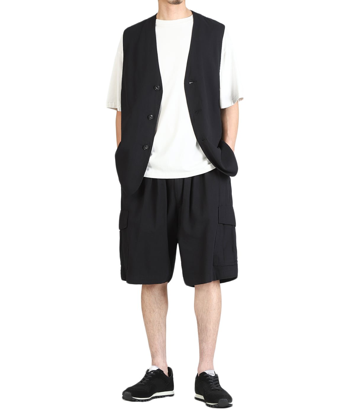 TOPS : COTTON / SILK DUCK WORK VEST を着用