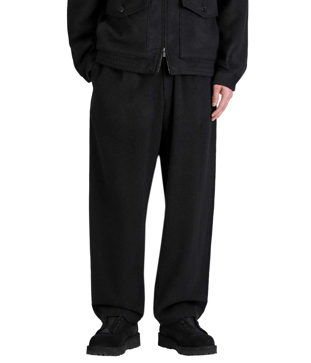 model（175cm / 60kg）B85 W75 H92 着用サイズ：M