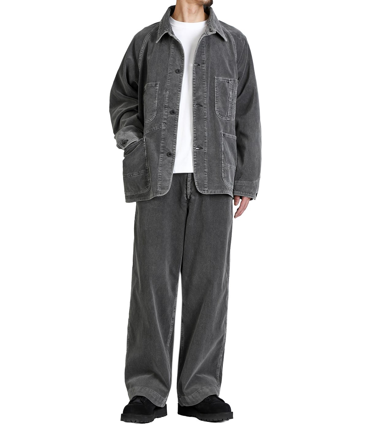 TOPS : 9W CORDUROY WORK COAT を着用