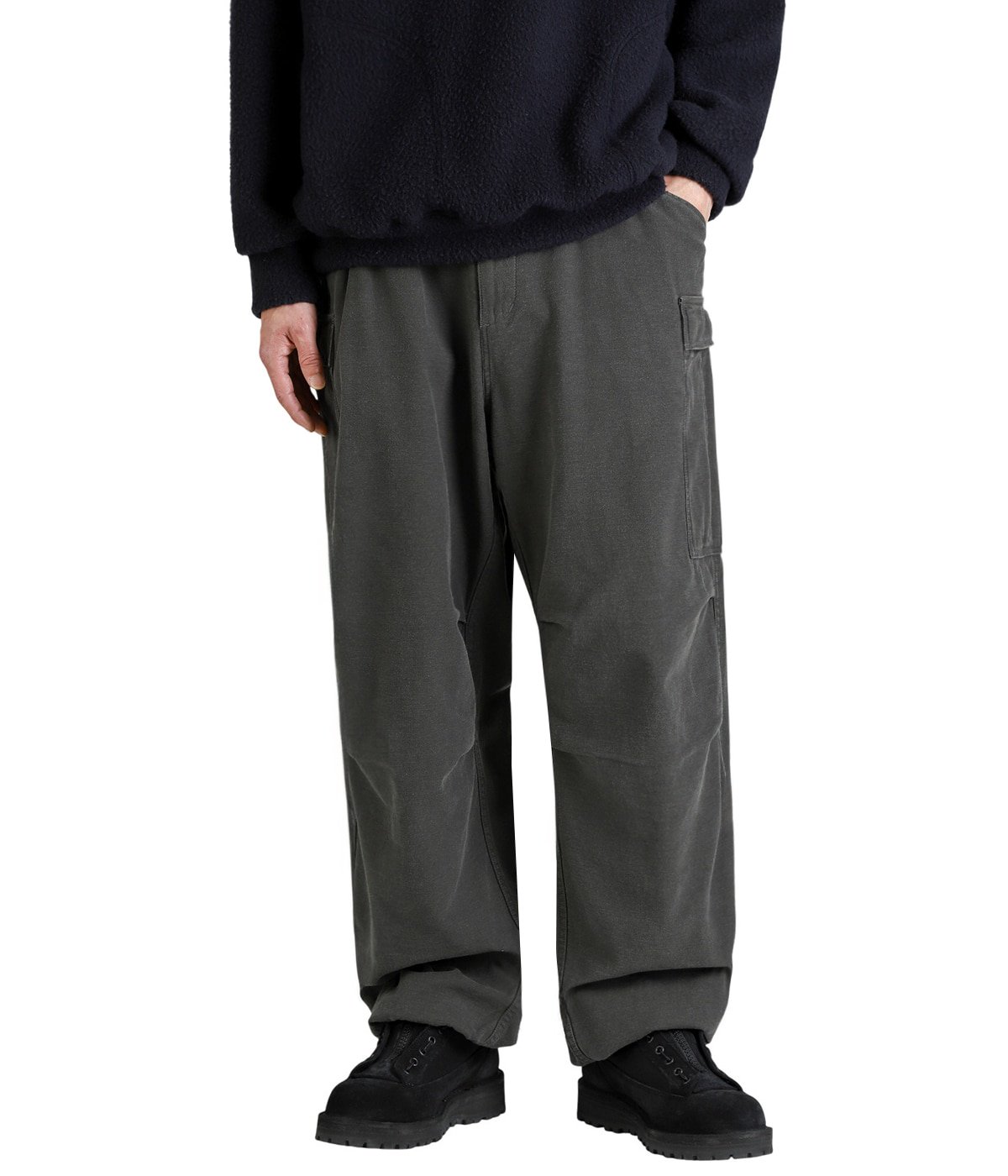 model（175cm / 60kg）B85 W75 H92 着用サイズ：M