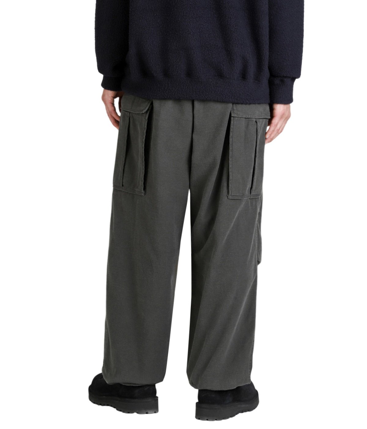 model（175cm / 60kg）B85 W75 H92 着用サイズ：M