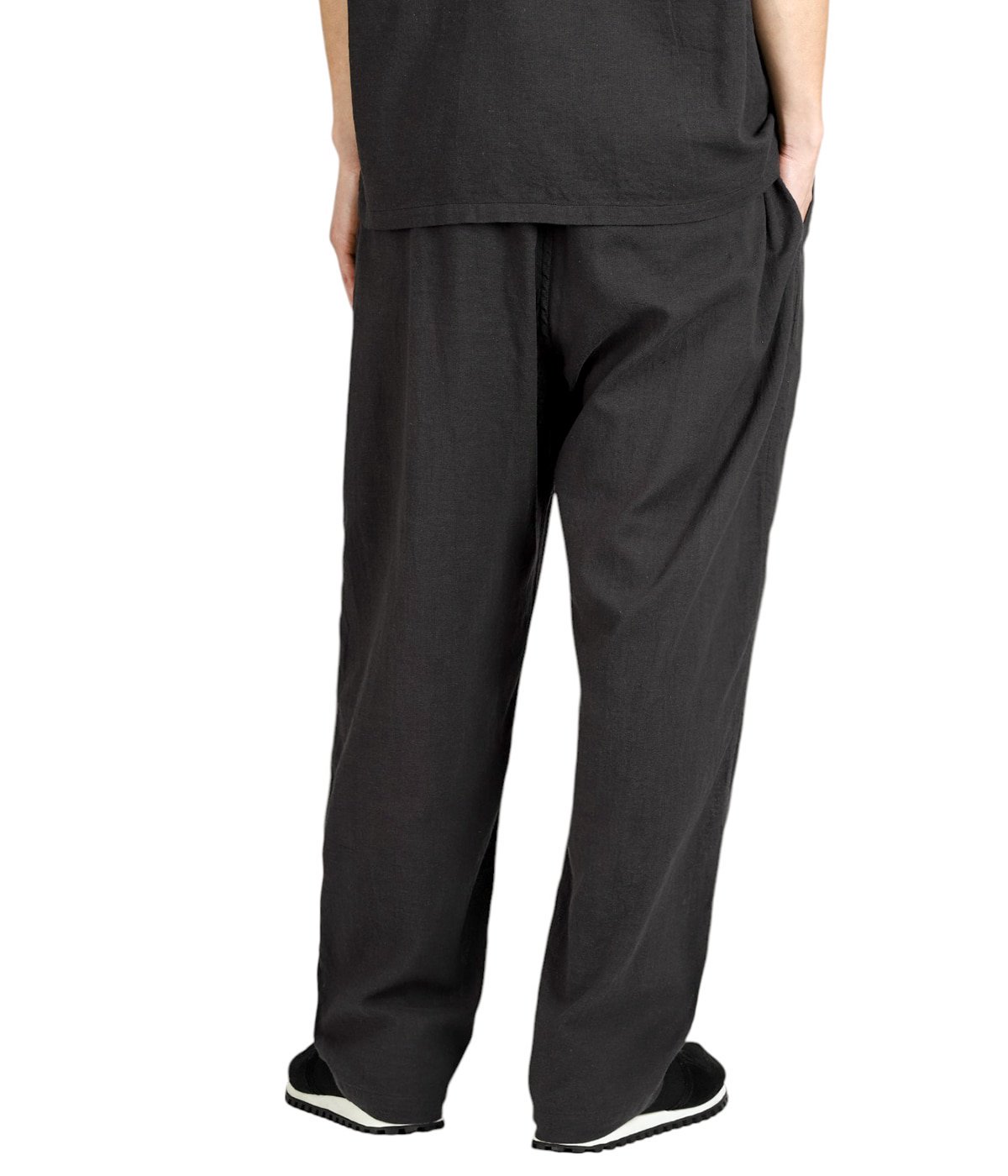 model（175cm / 60kg）B85 W75 H92 着用サイズ：M