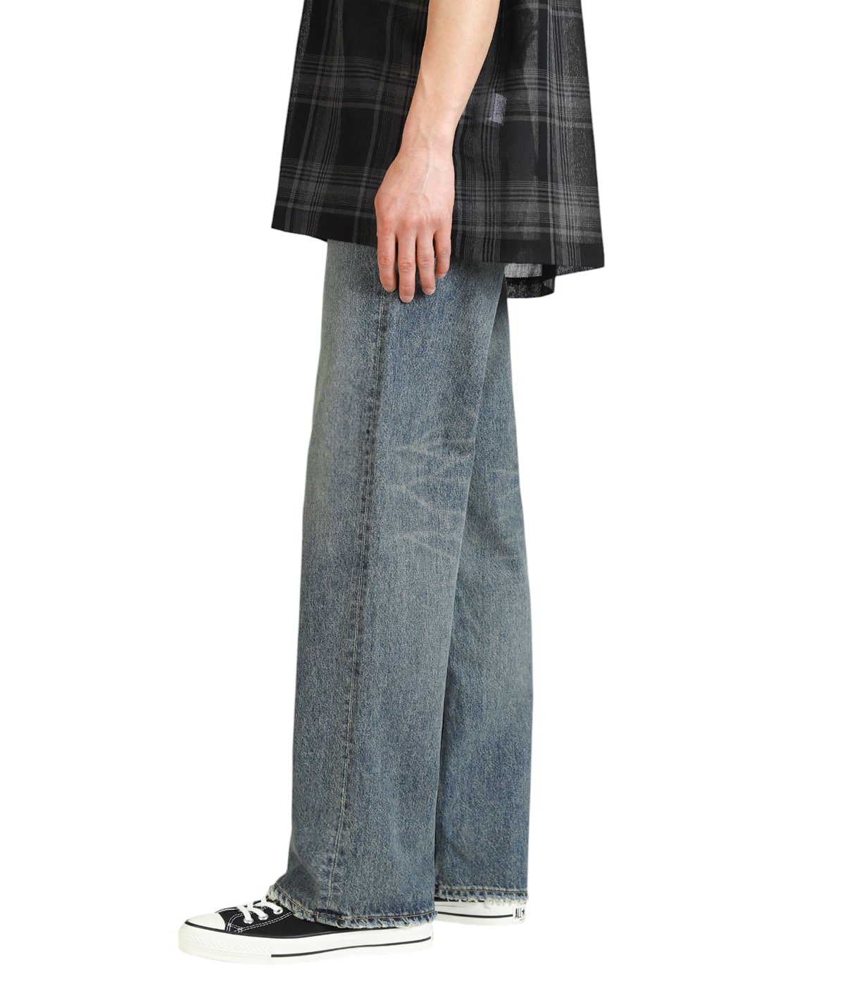 model（175cm / 60kg）B85 W75 H92 着用サイズ：27(S)