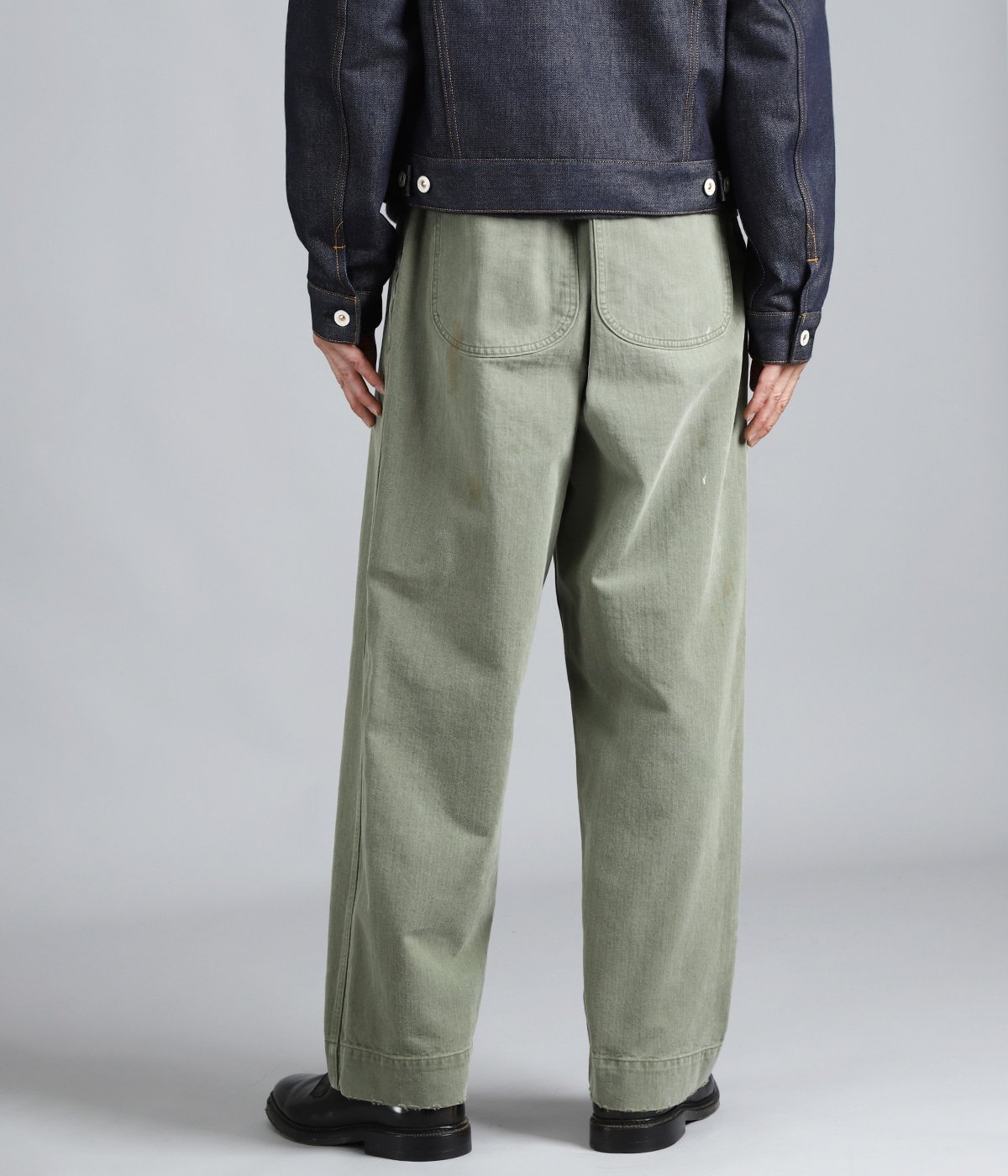 model（175cm / 60kg）B85 W75 H92 着用サイズ：3