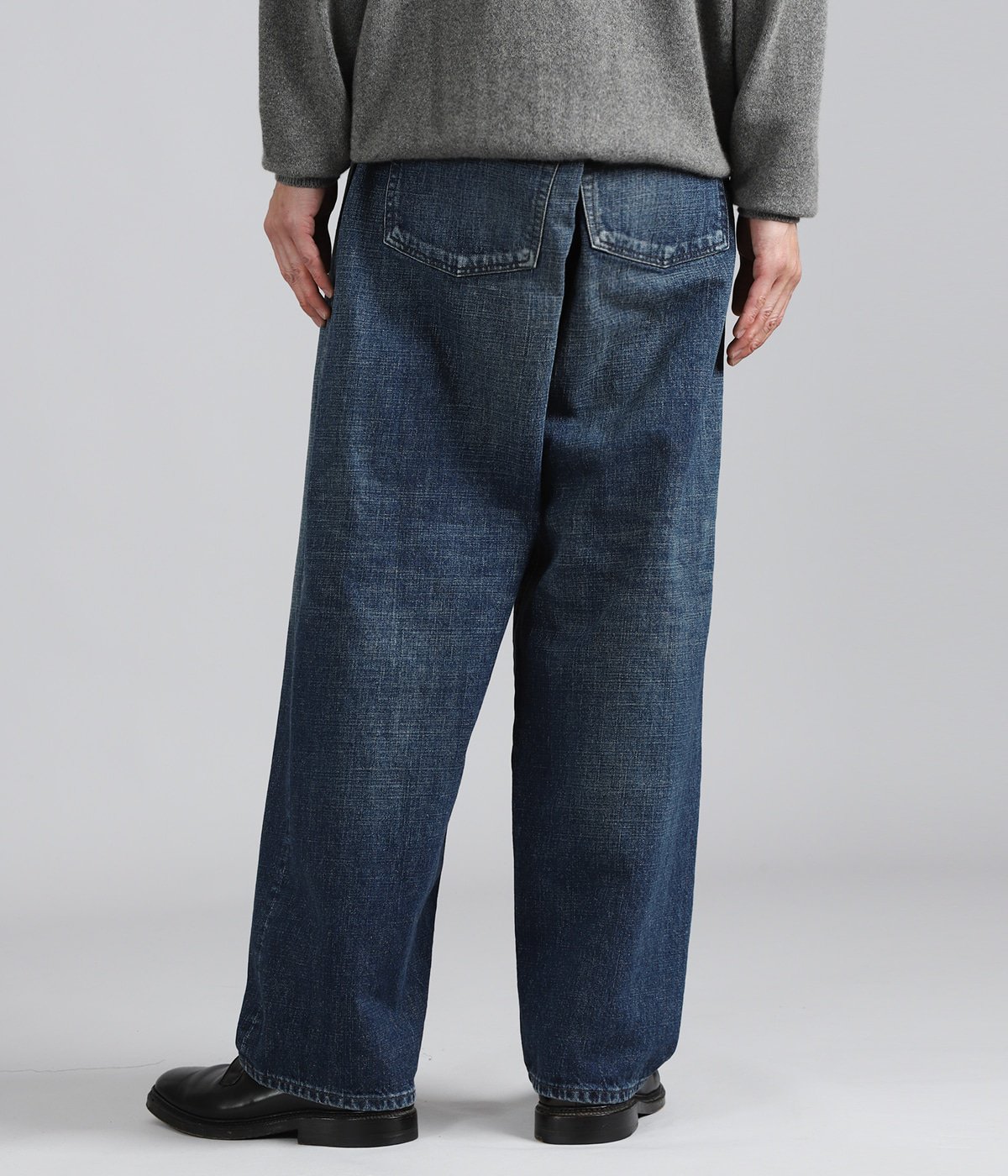 model（175cm / 60kg）B85 W75 H92 着用サイズ：3