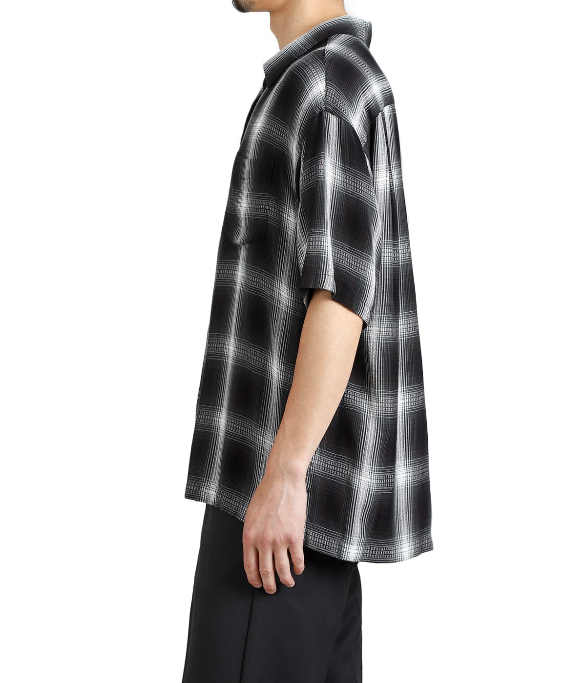 model（175cm / 60kg）B85 W75 H92 着用サイズ：2