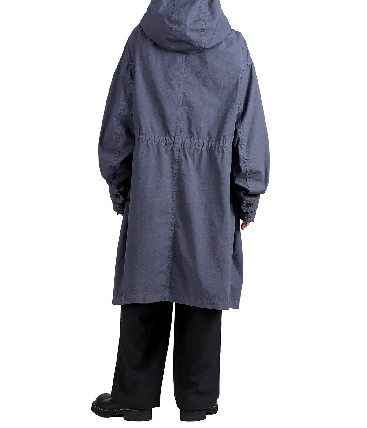 model（175cm / 60kg）B85 W75 H92 着用サイズ：S