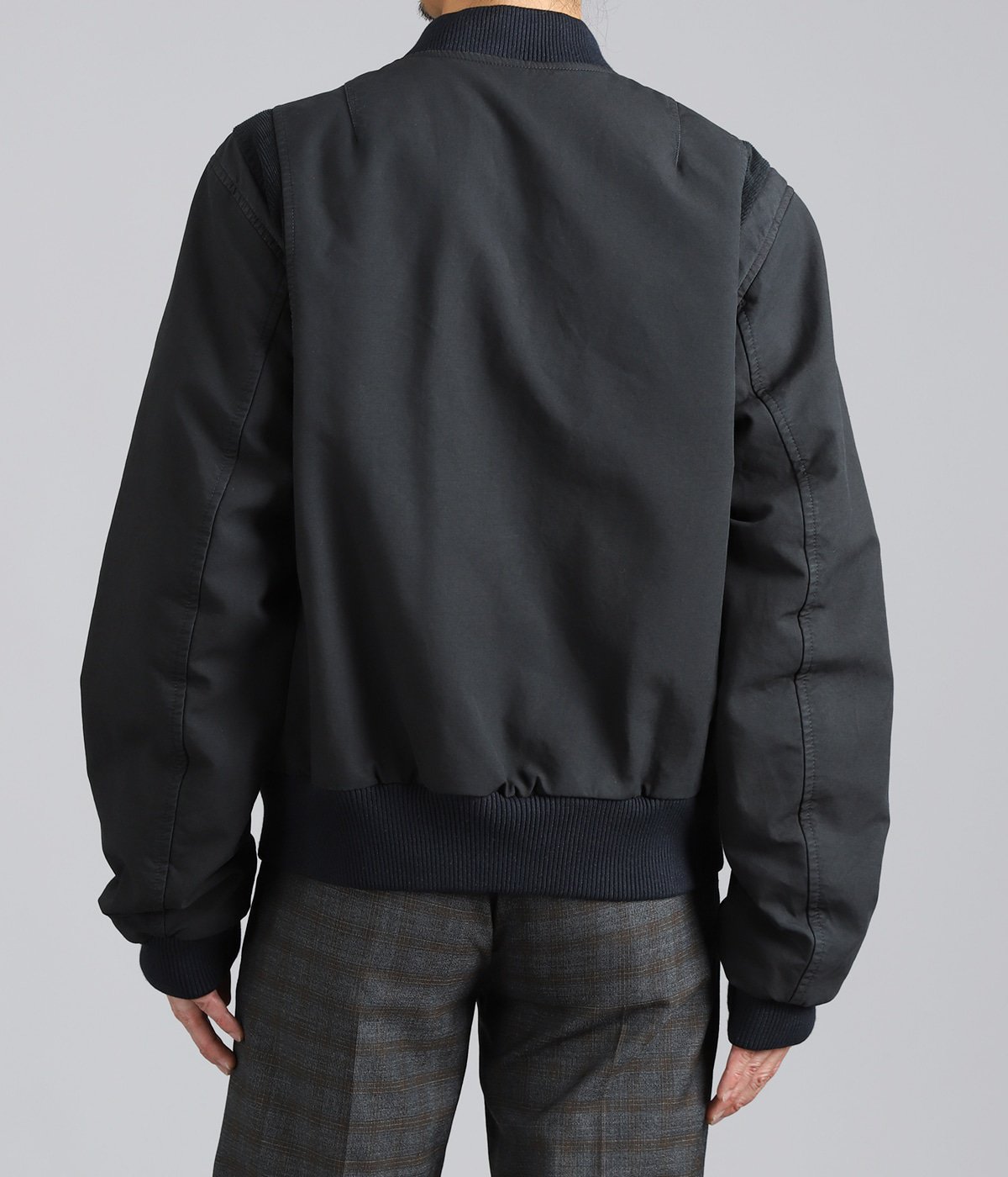 model（175cm / 60kg）B85 W75 H92 着用サイズ：S