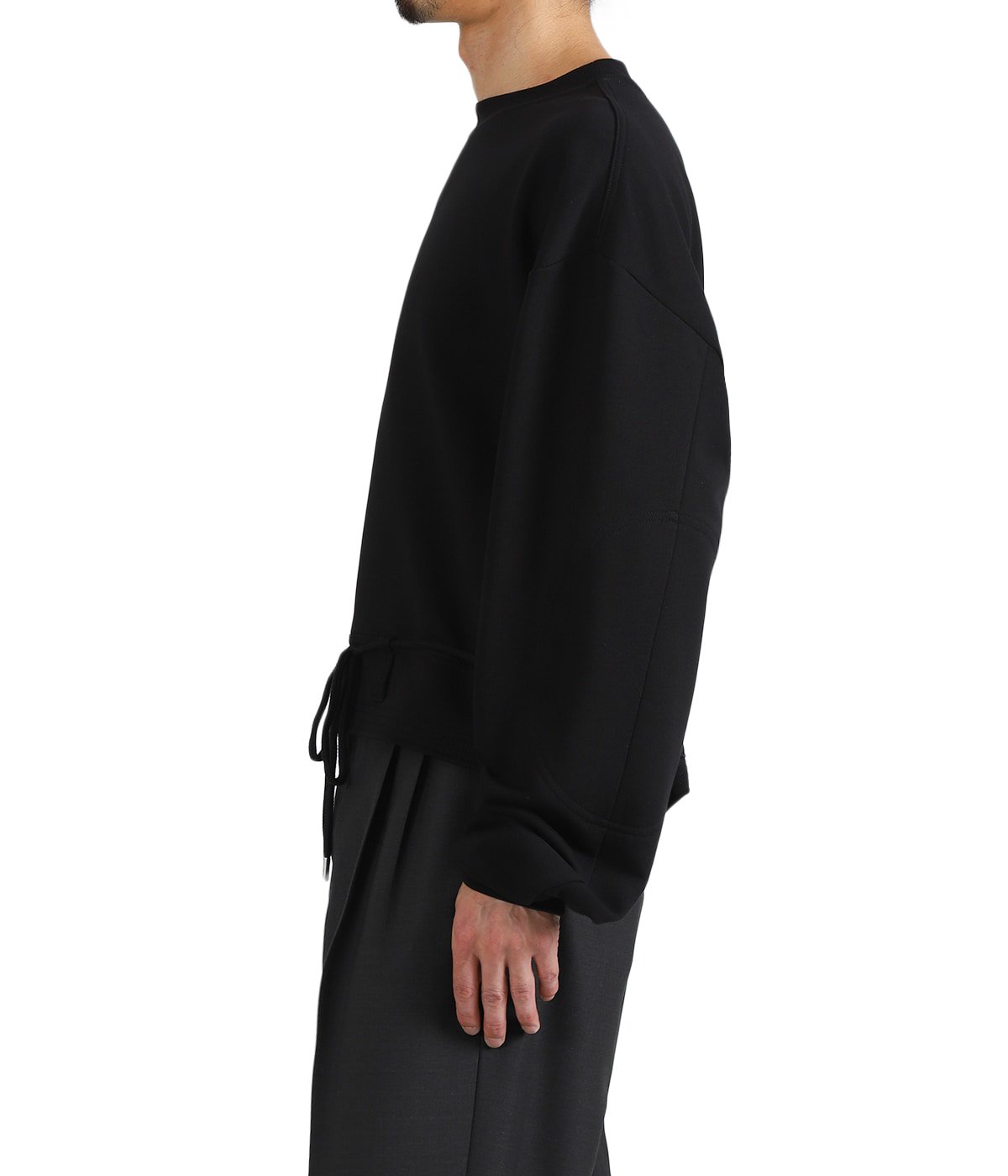 model（175cm / 60kg）B85 W75 H92 着用サイズ：S