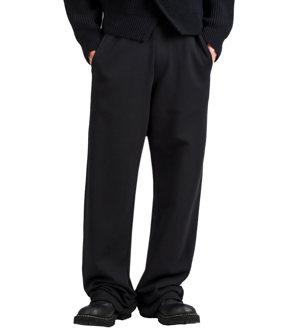 model（175cm / 60kg）B85 W75 H92 着用サイズ：S