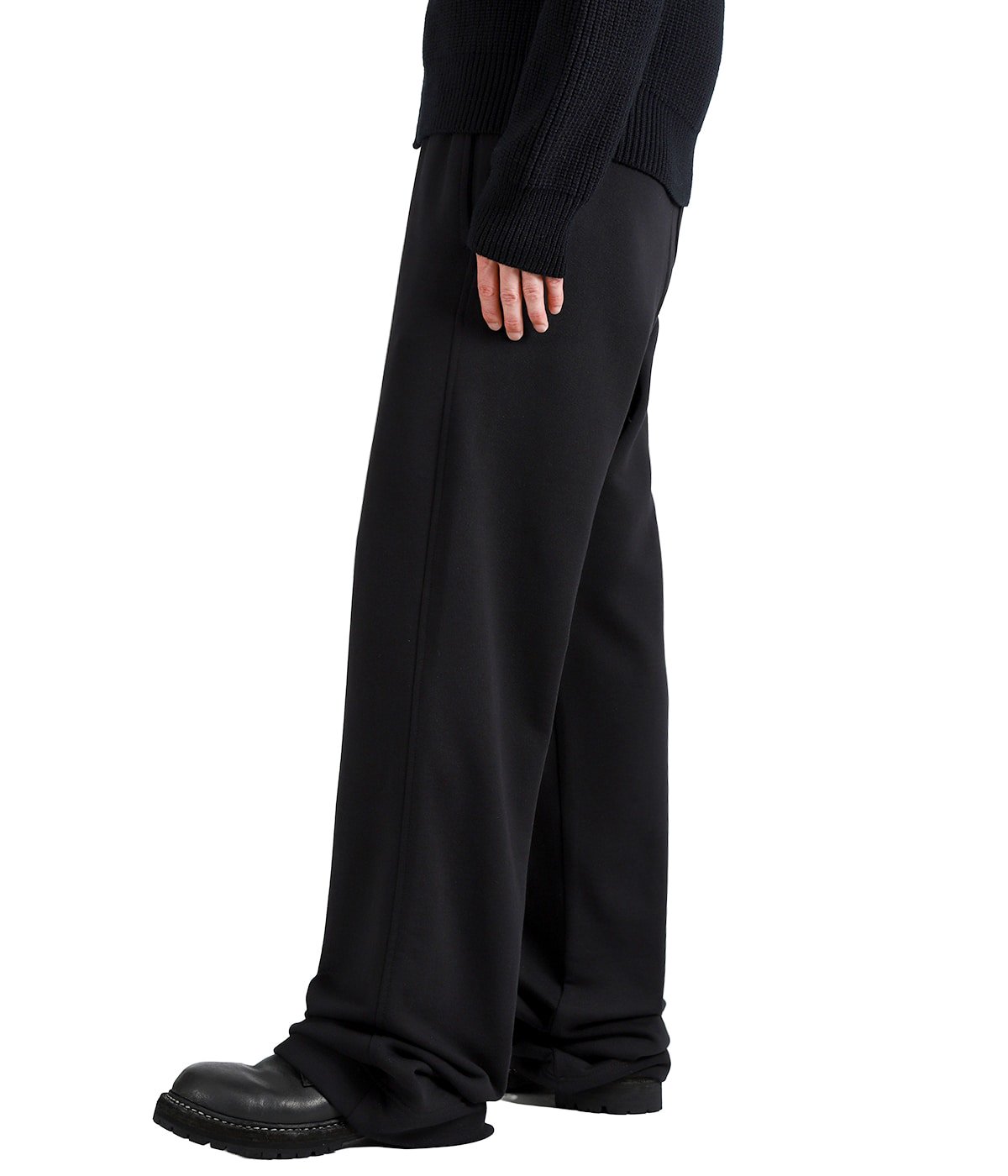 model（175cm / 60kg）B85 W75 H92 着用サイズ：S