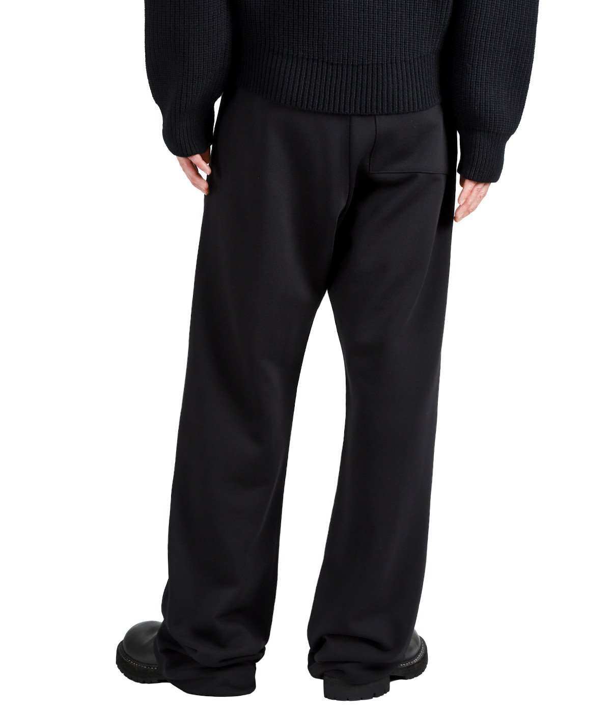 model（175cm / 60kg）B85 W75 H92 着用サイズ：S
