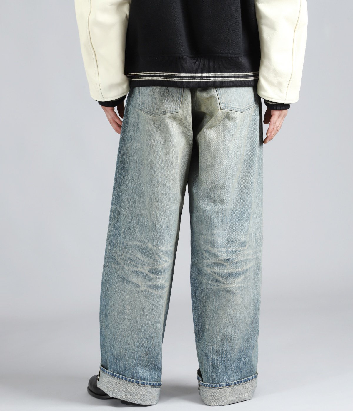 model（175cm / 60kg）B85 W75 H92 着用サイズ：32