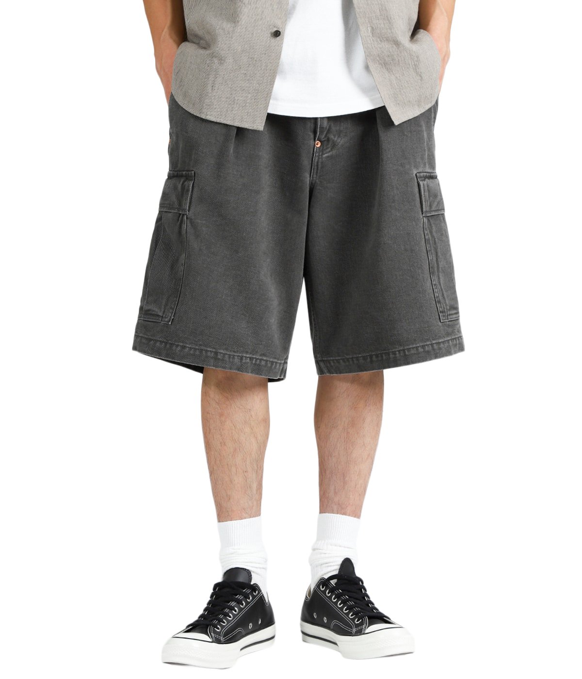 model（175cm / 60kg）B85 W75 H92 着用サイズ：30
