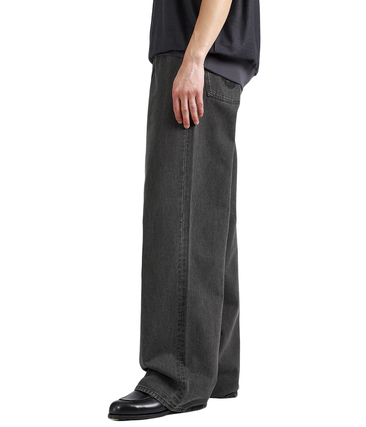 model（175cm / 60kg）B85 W75 H92 着用サイズ：32