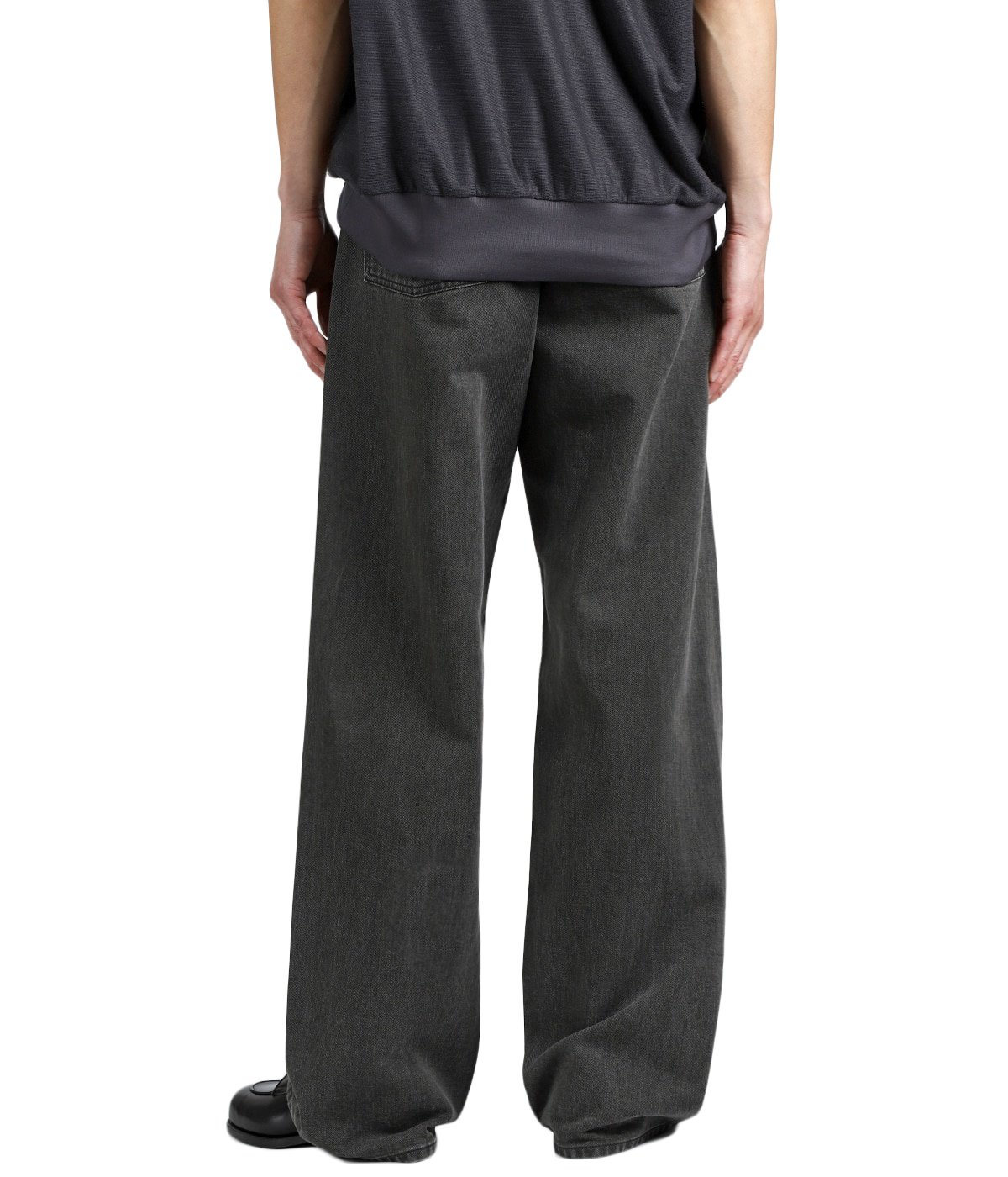 model（175cm / 60kg）B85 W75 H92 着用サイズ：32