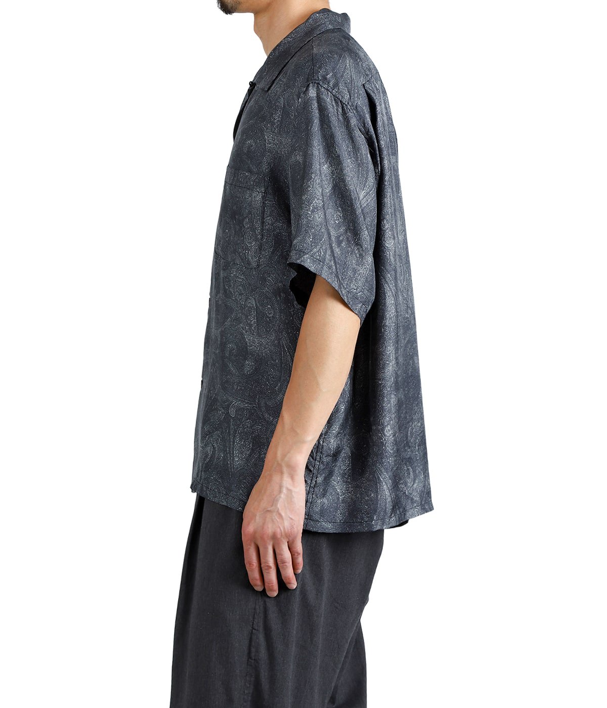 model（175cm / 60kg）B85 W75 H92 着用サイズ：M