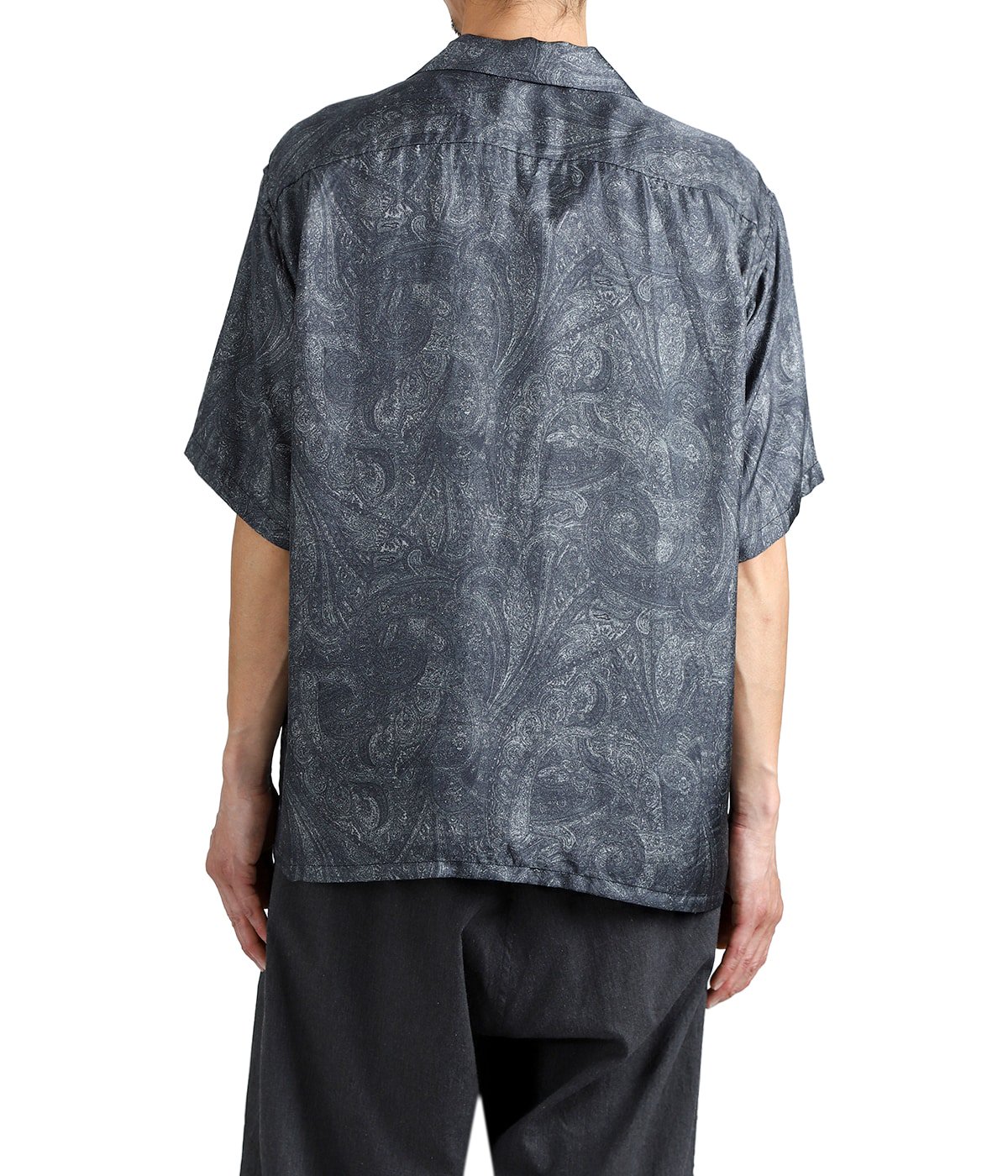 model（175cm / 60kg）B85 W75 H92 着用サイズ：M