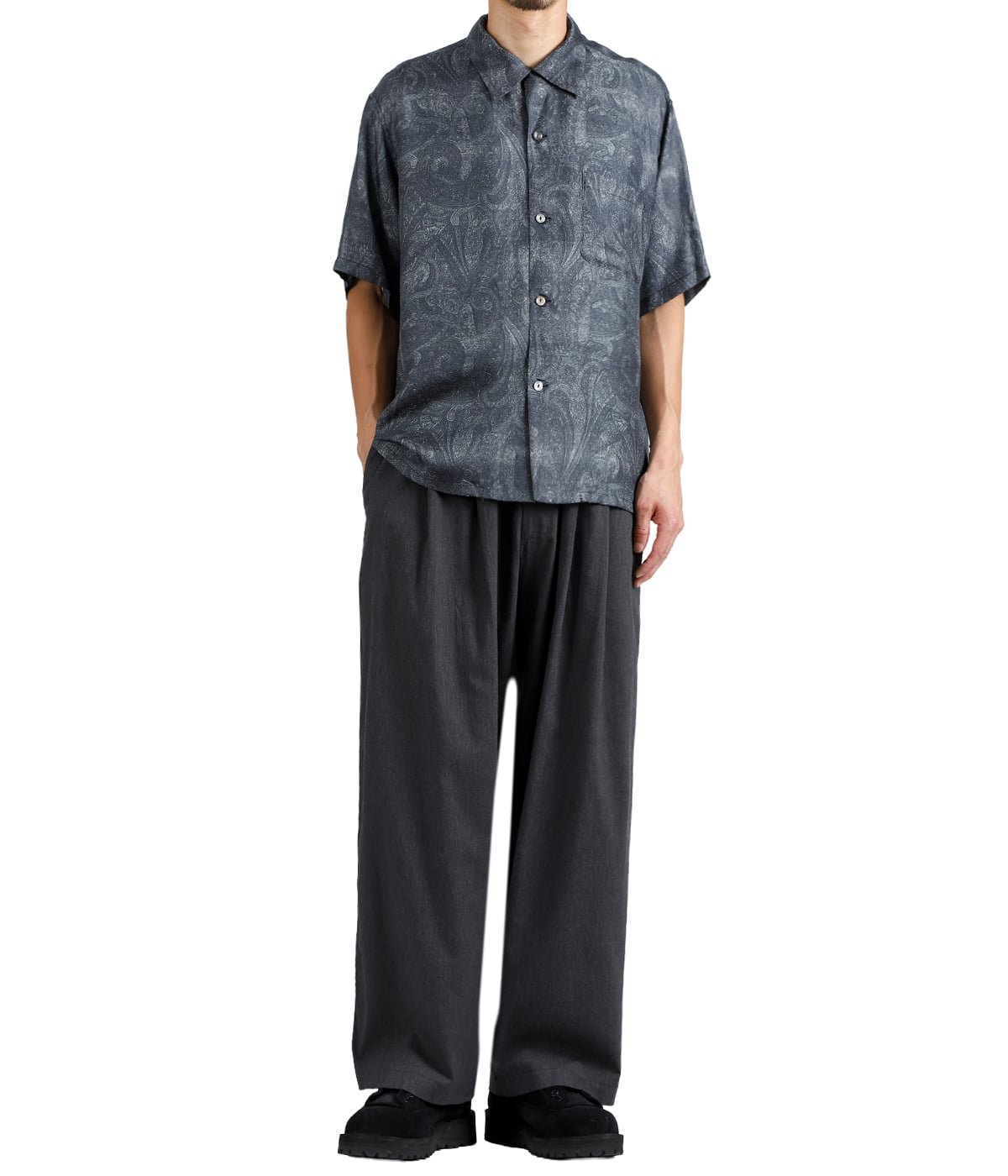 model（175cm / 60kg）B85 W75 H92 着用サイズ：M