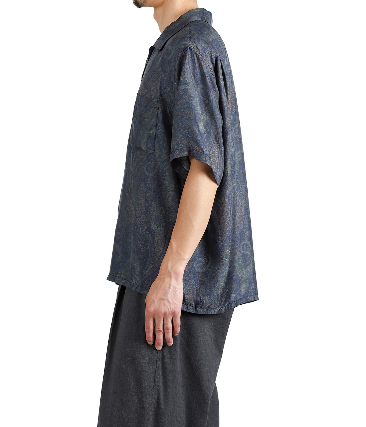 model（175cm / 60kg）B85 W75 H92 着用サイズ：M