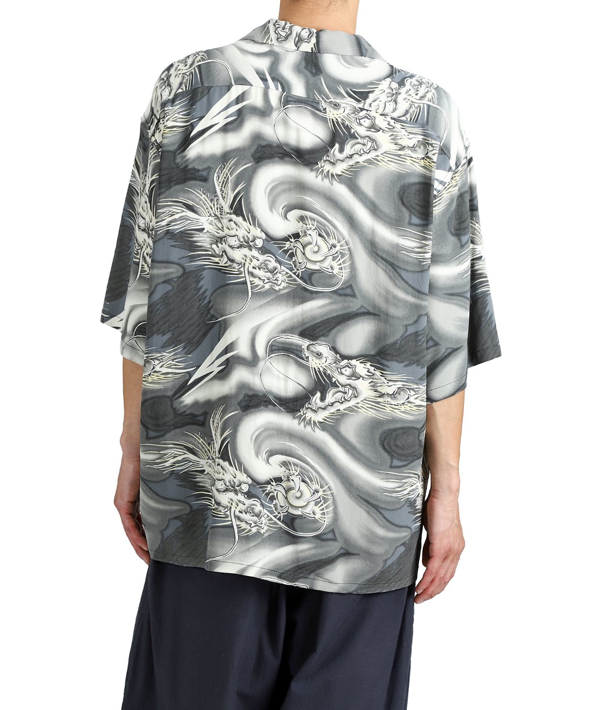 model(175cm / 60kg)B85 W75 H92 着用サイズ：M