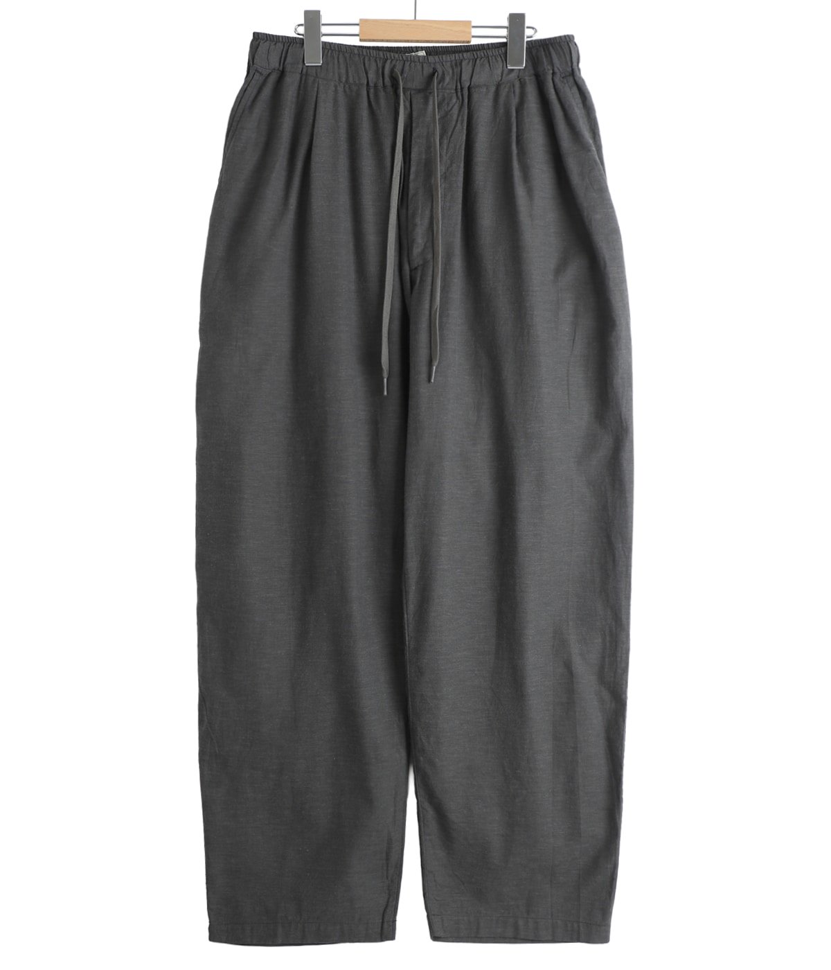 VAT DYE CHAMBRAY 1TUCK EASY PANTS | GOLD(ゴールド) / パンツ 