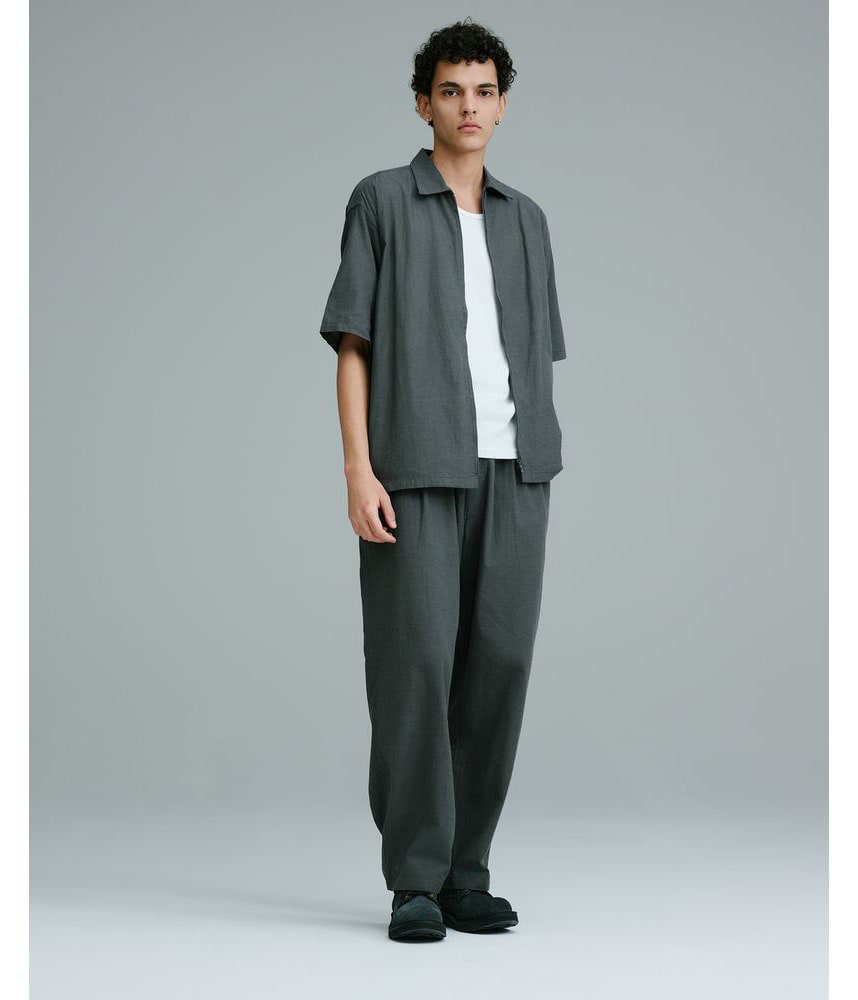 VAT DYE CHAMBRAY 1TUCK EASY PANTS | GOLD(ゴールド) / パンツ