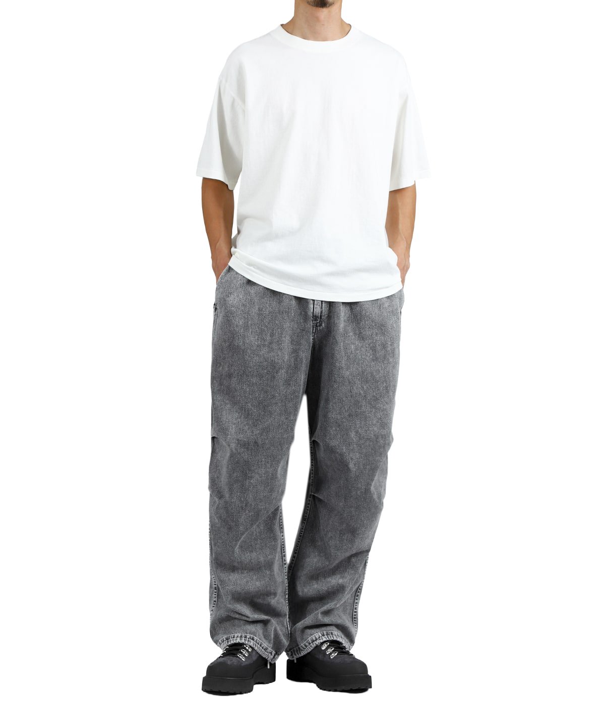 model(175cm / 60kg)B85 W75 H92 着用サイズ：M