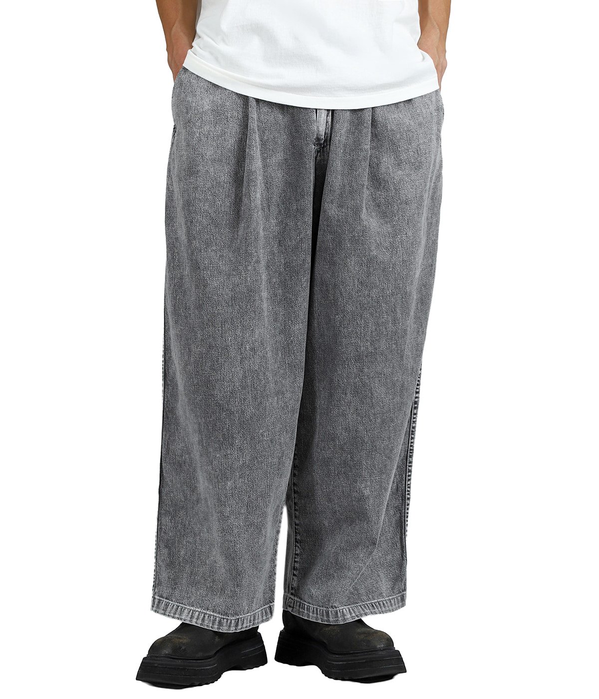 model(175cm / 60kg)B85 W75 H92 着用サイズ：M