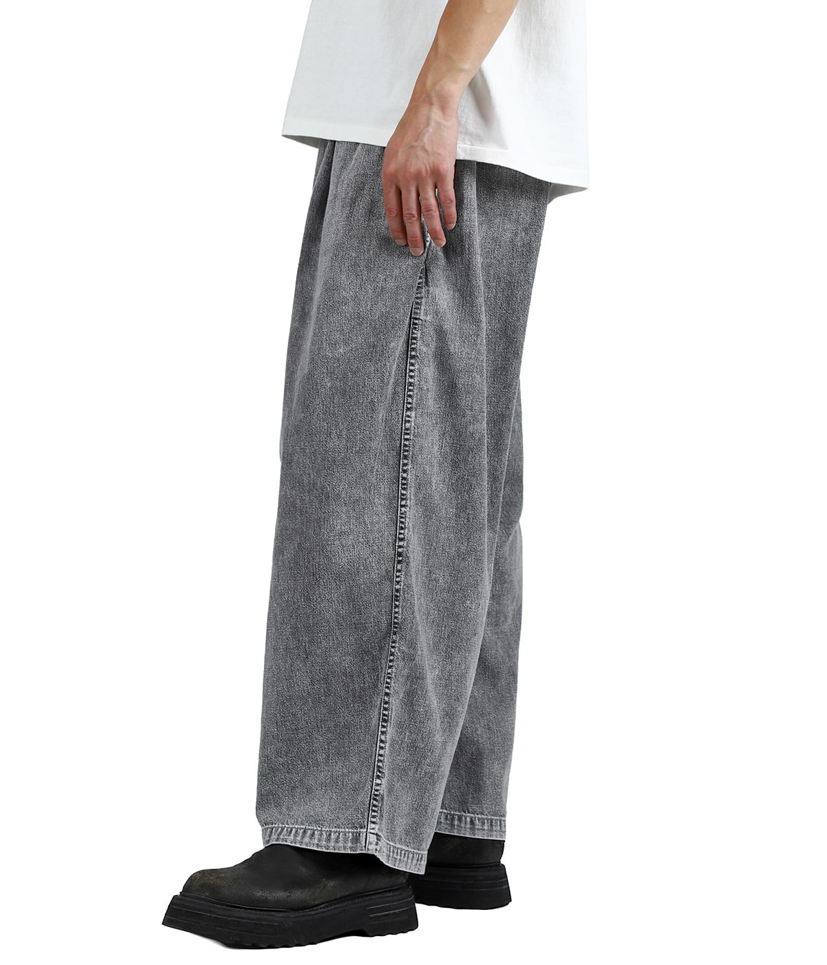 model(175cm / 60kg)B85 W75 H92 着用サイズ：M