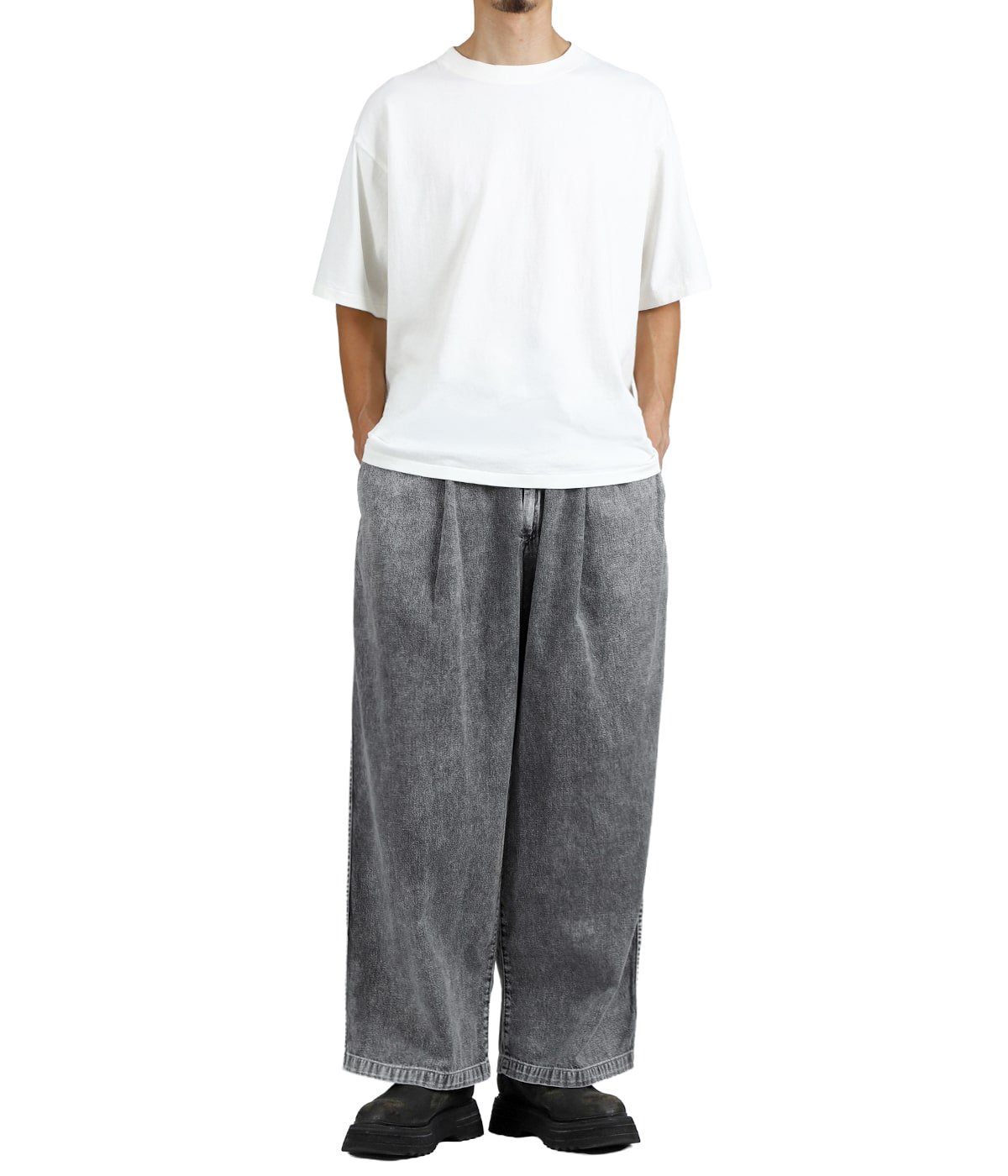 model(175cm / 60kg)B85 W75 H92 着用サイズ：M