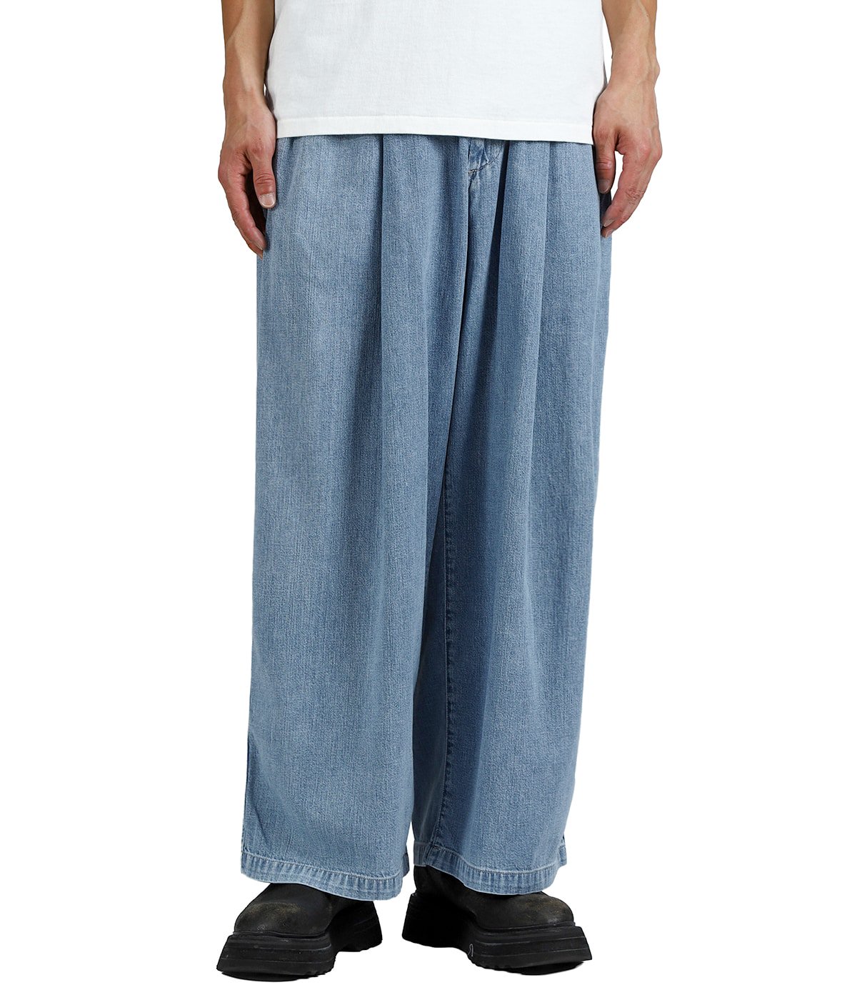 model(175cm / 60kg)B85 W75 H92 着用サイズ：M