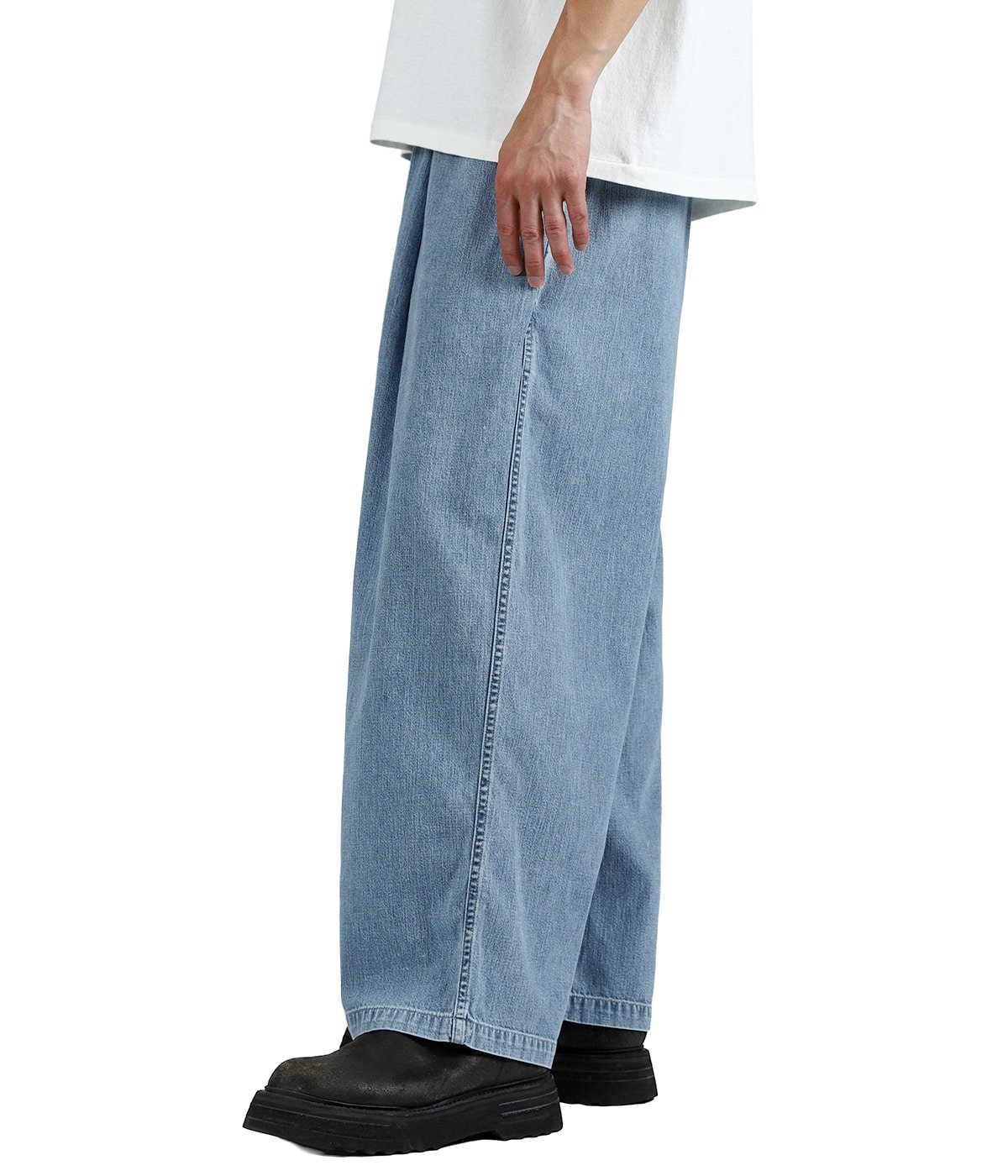 model(175cm / 60kg)B85 W75 H92 着用サイズ：M