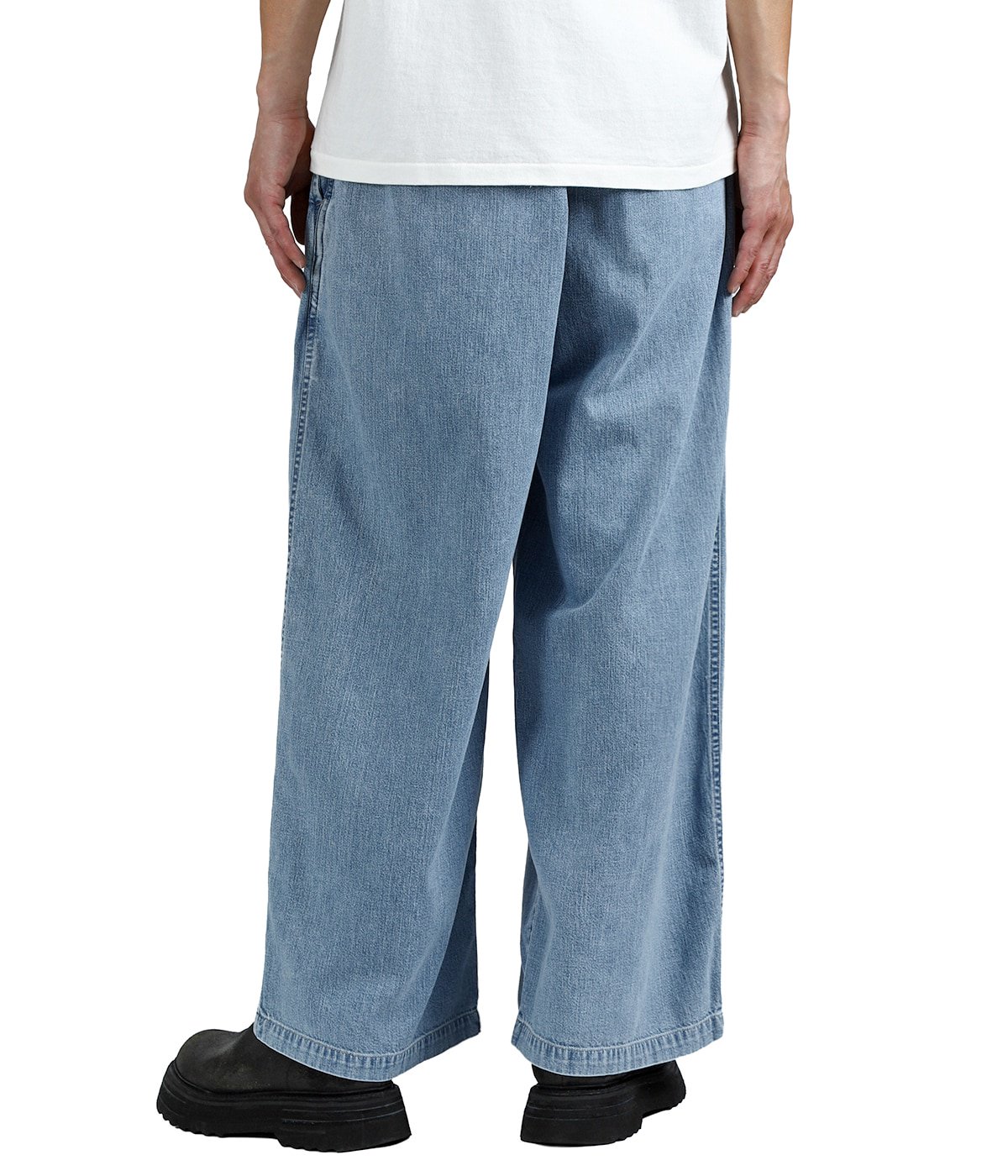 model(175cm / 60kg)B85 W75 H92 着用サイズ：M