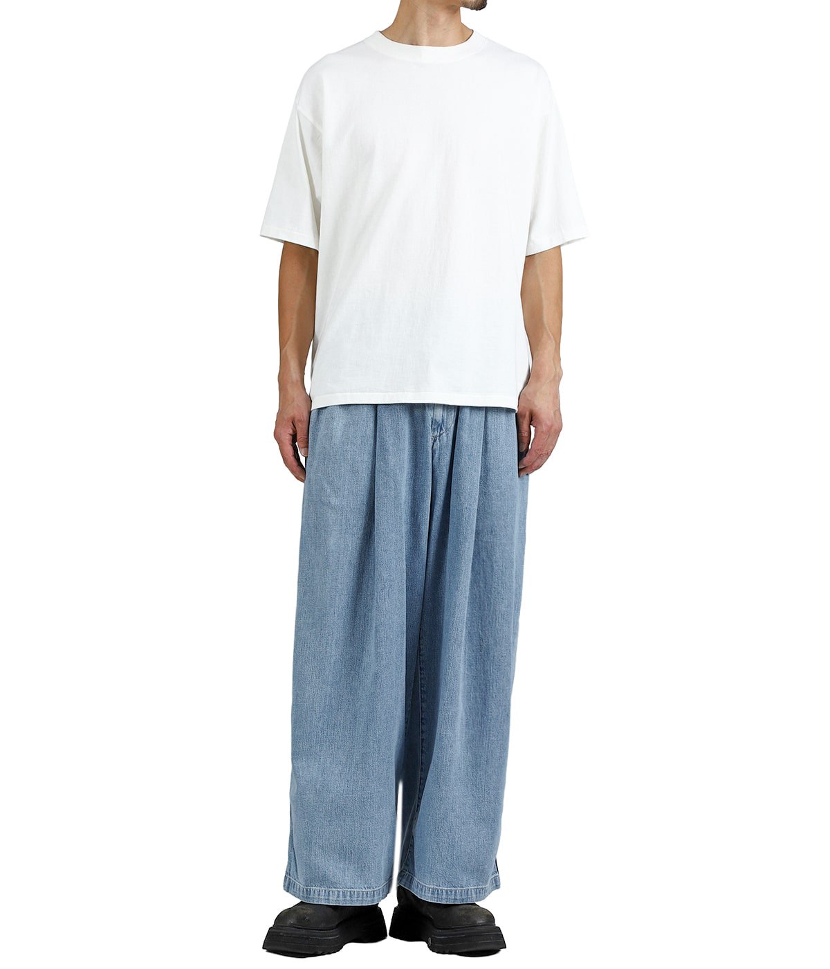 model(175cm / 60kg)B85 W75 H92 着用サイズ：M