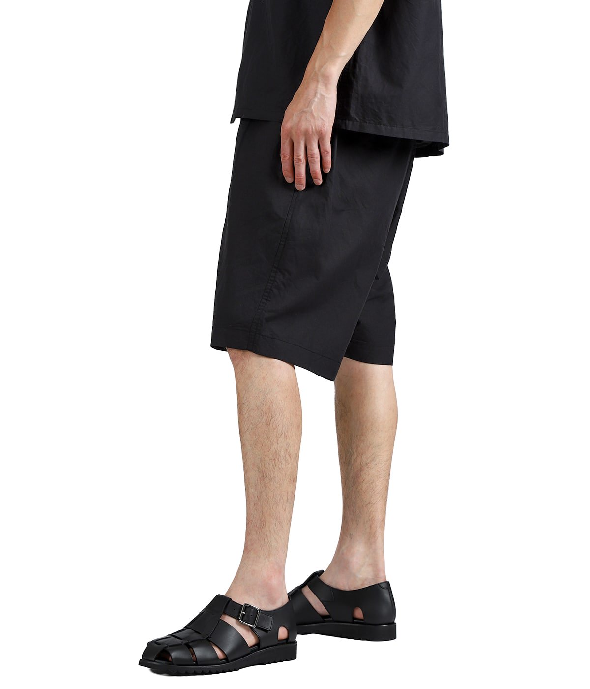 model（175cm / 60kg）B85 W75 H92 着用サイズ：M