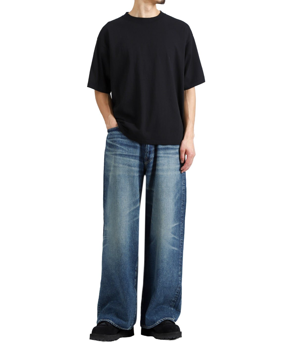 model（175cm / 60kg）B85 W75 H92 着用サイズ：M