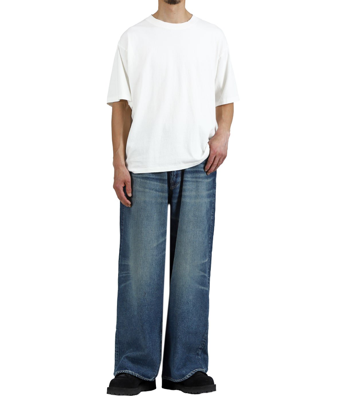 model（175cm / 60kg）B85 W75 H92 着用サイズ：M
