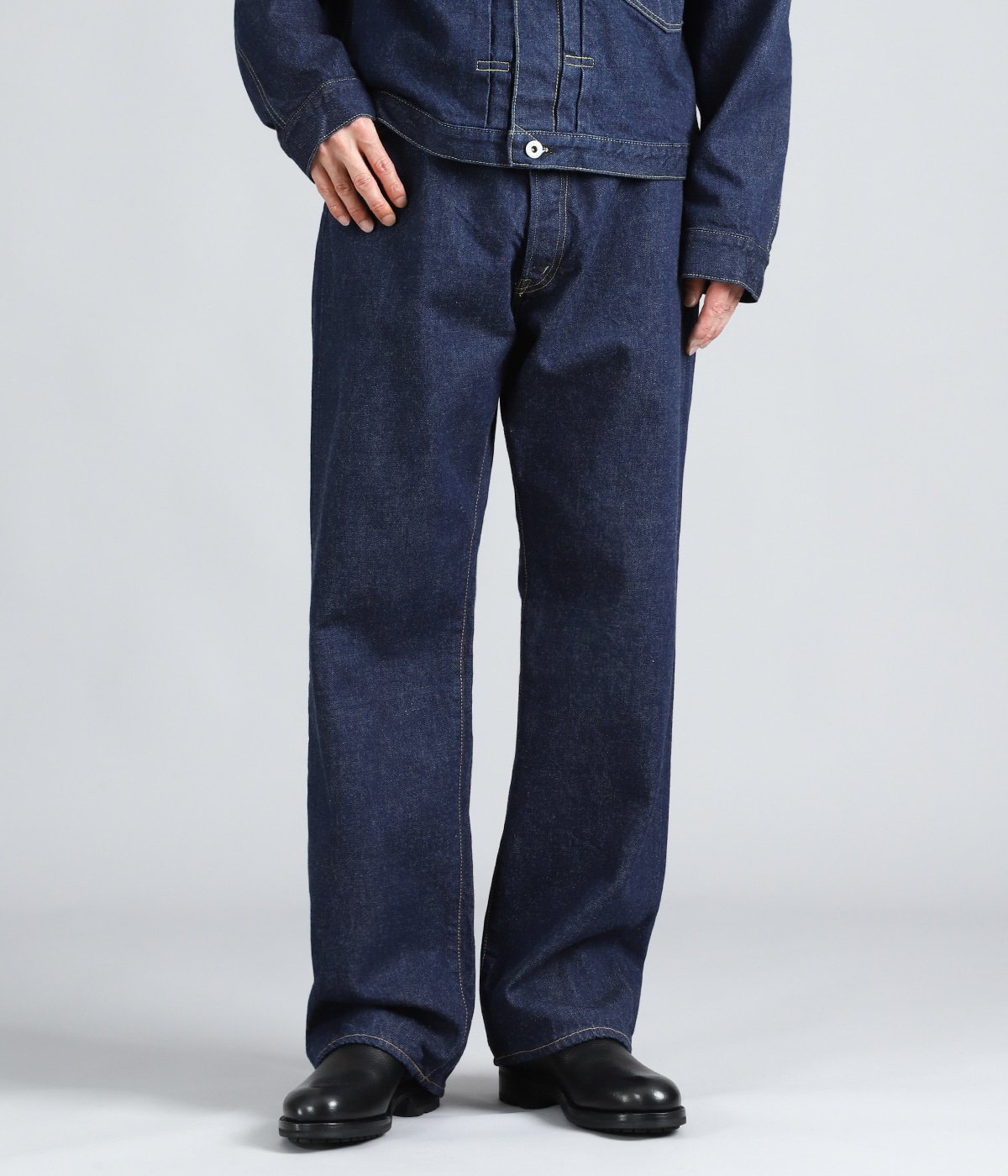 model（175cm / 60kg）B85 W75 H92 着用サイズ：32