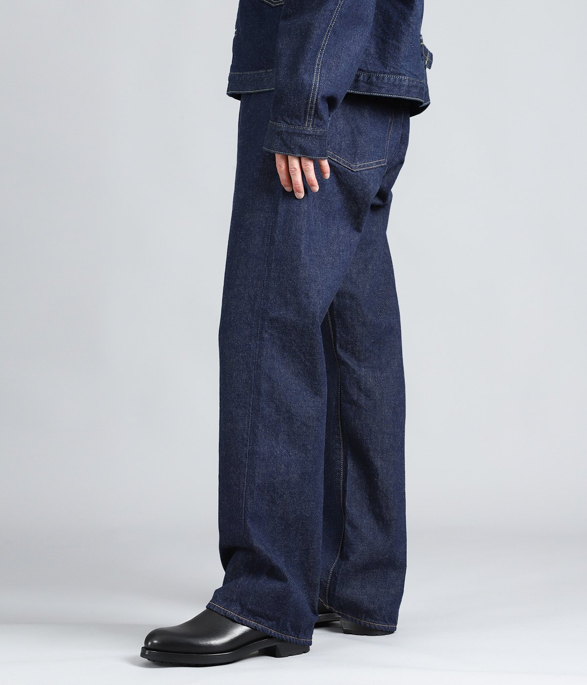 model（175cm / 60kg）B85 W75 H92 着用サイズ：32