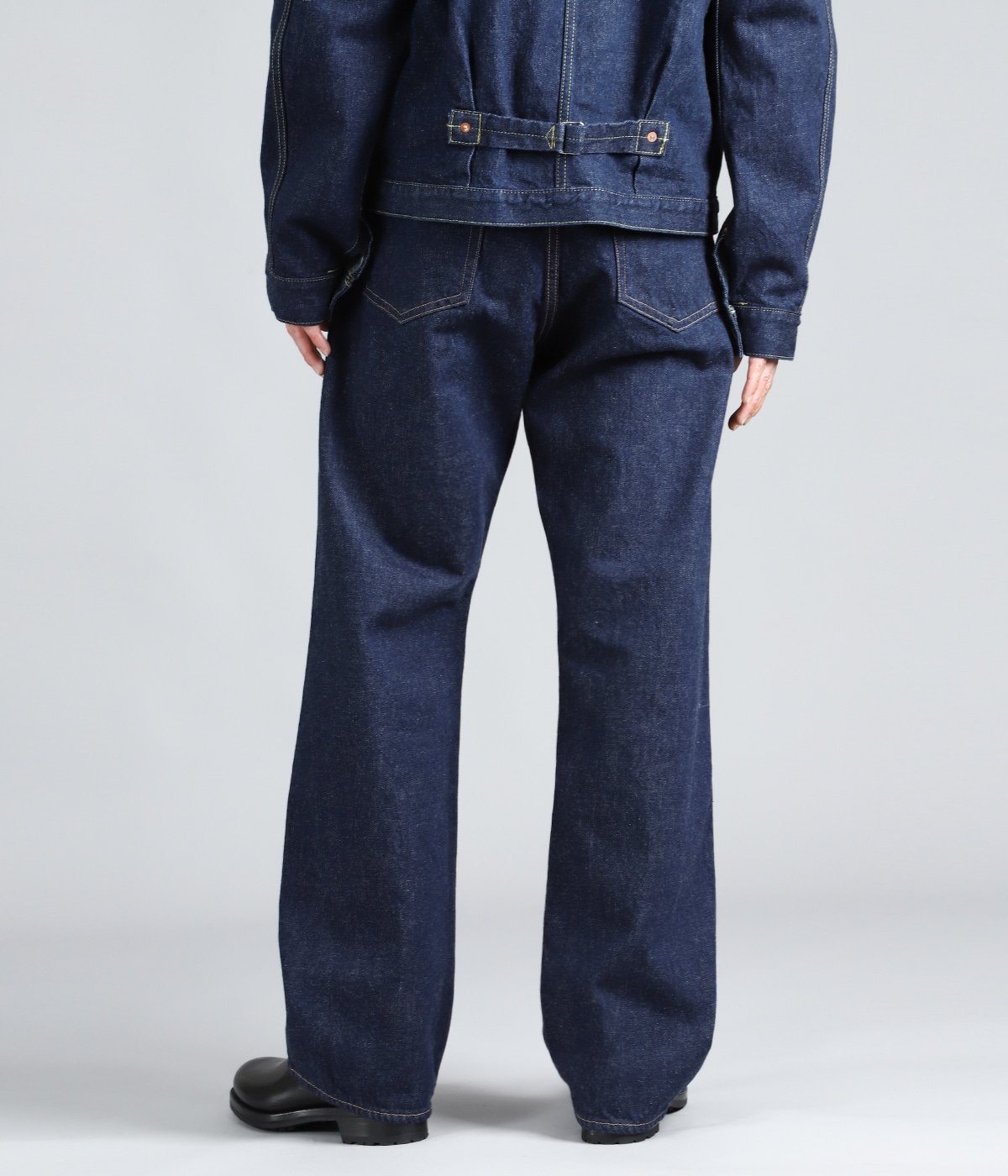 model（175cm / 60kg）B85 W75 H92 着用サイズ：32