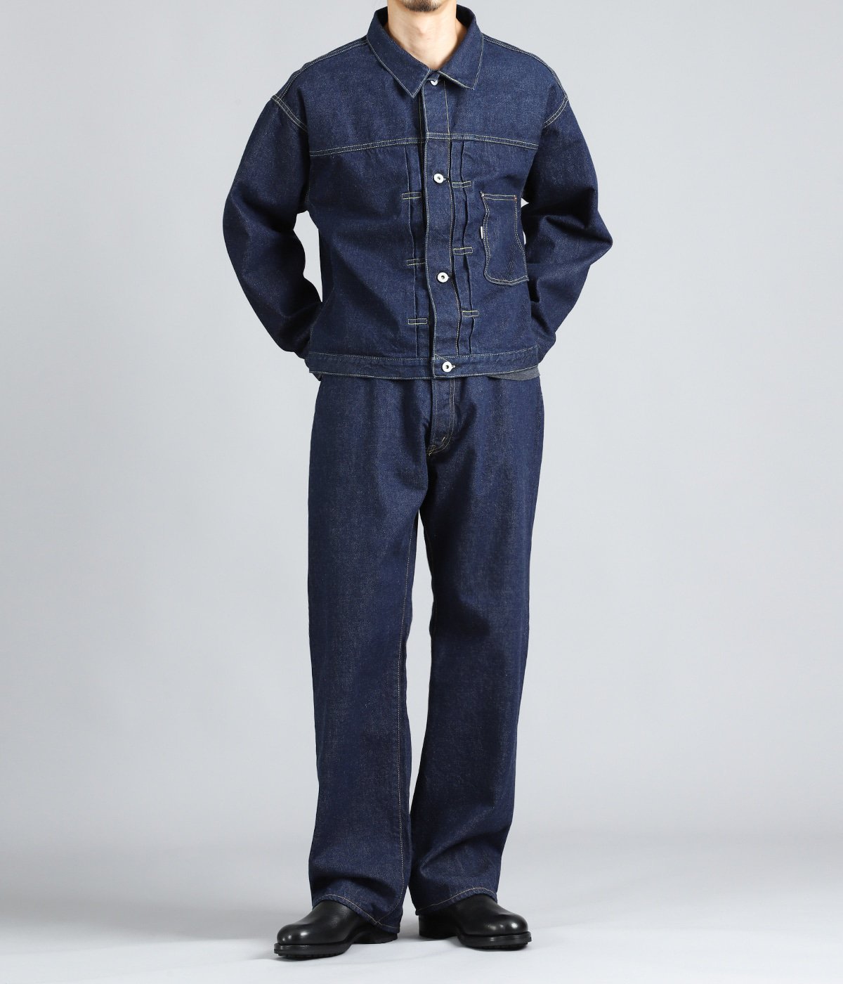 TOPS :  WWⅡ T-Back Jacket （ONE WASH） を着用