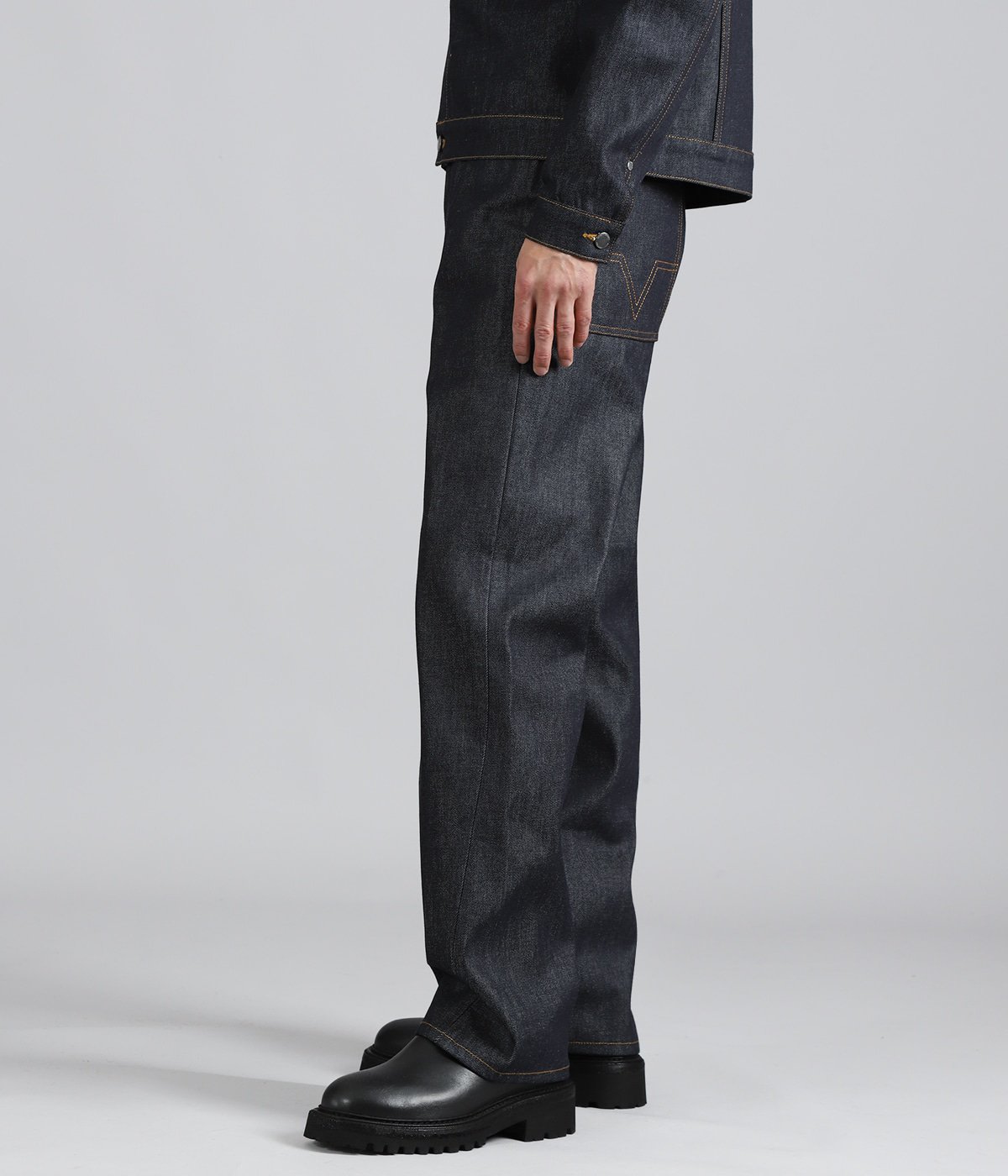 model（175cm / 60kg）B85 W75 H92 着用サイズ：30