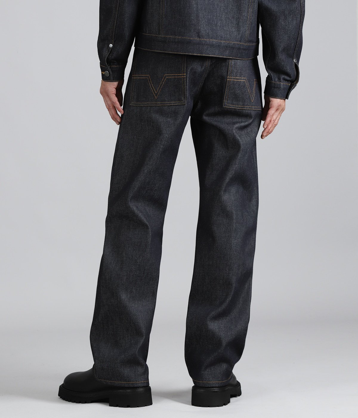 model（175cm / 60kg）B85 W75 H92 着用サイズ：30