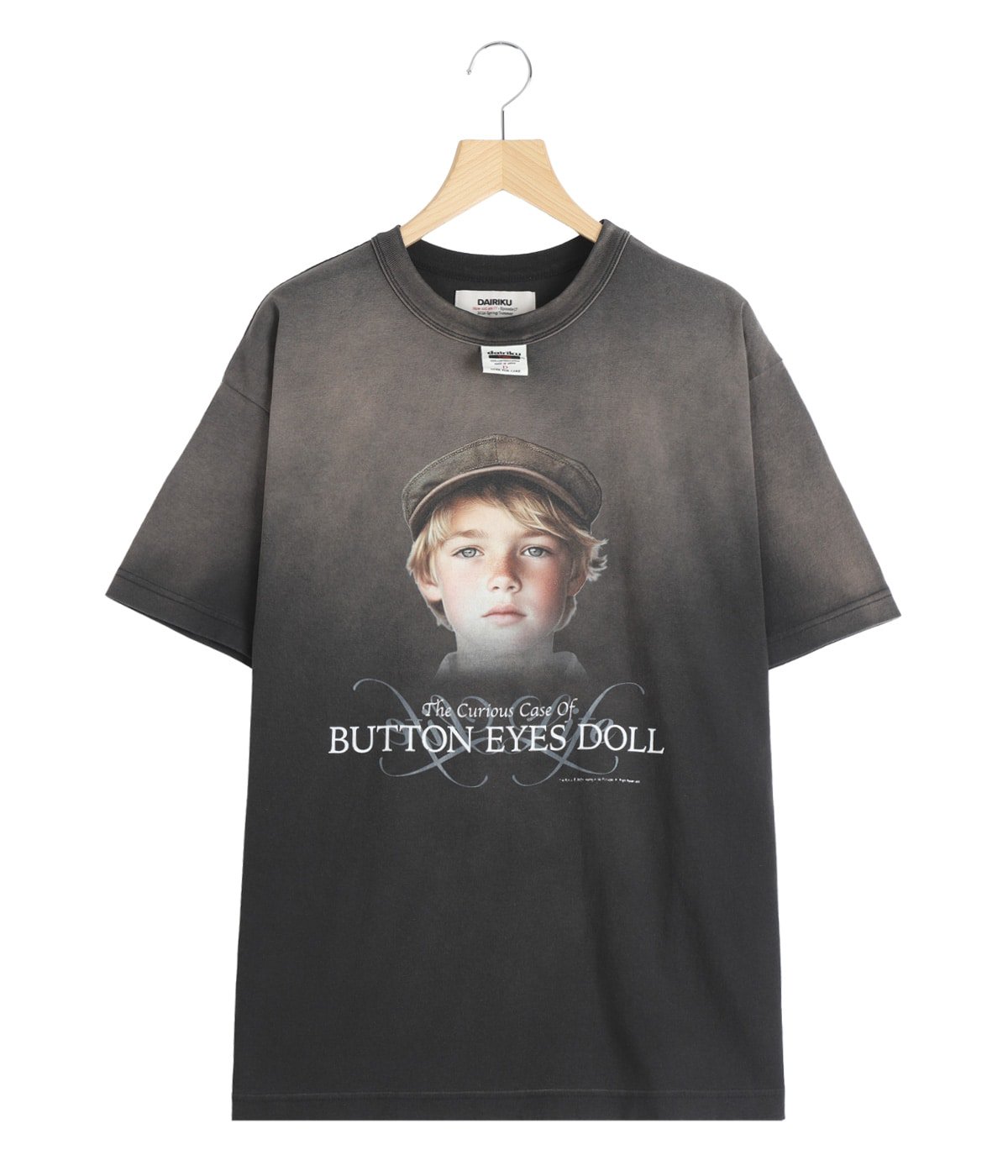 トップス DAIRIKU BUTTON EYE DOLL“ Sunburn H-S Tag Tee | DAIRIKU(ダイリク