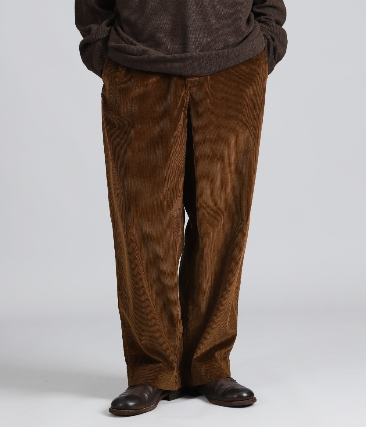 model（175cm / 60kg）B85 W75 H92 着用サイズ：XS