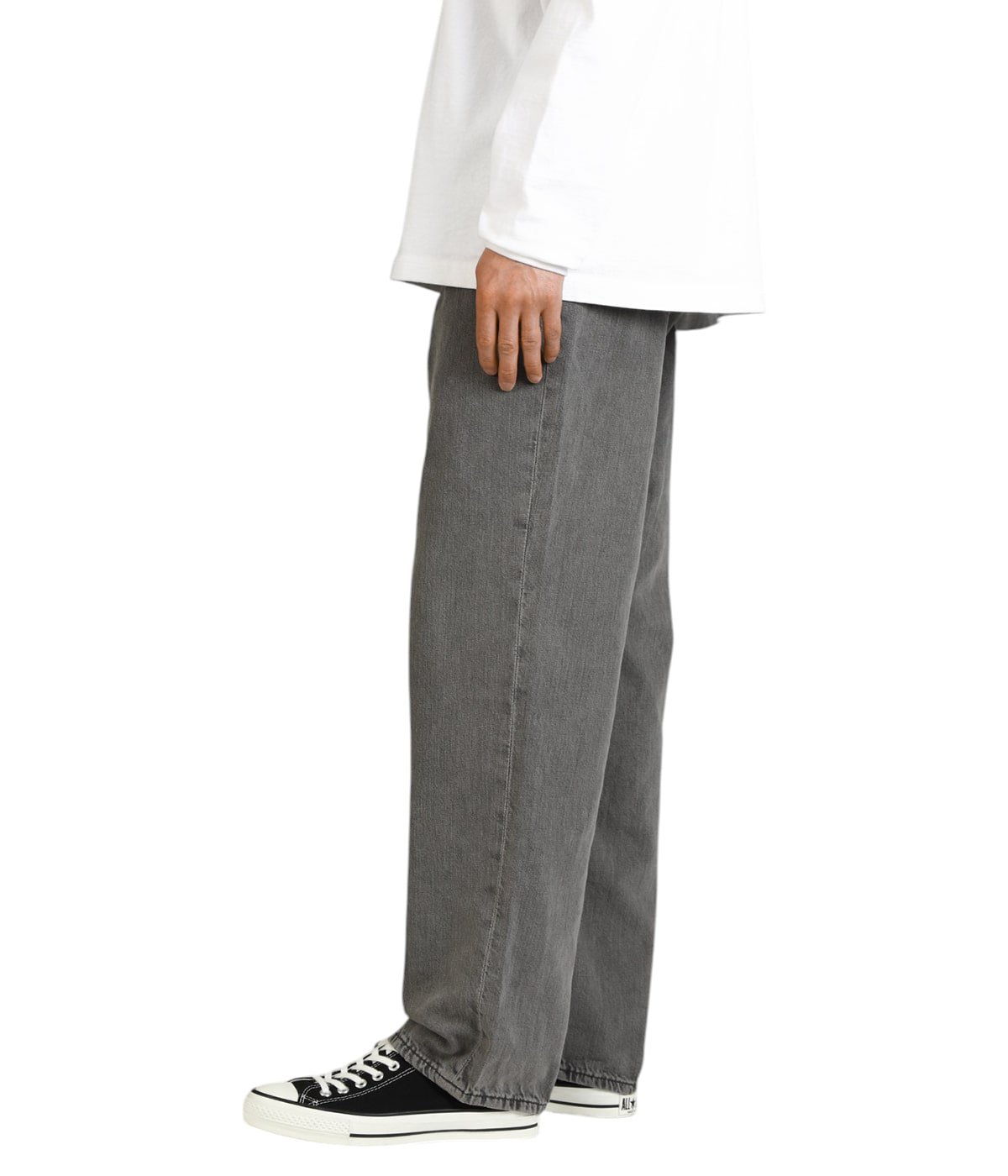 model（175cm / 60kg）B85 W75 H92 着用サイズ：32inch