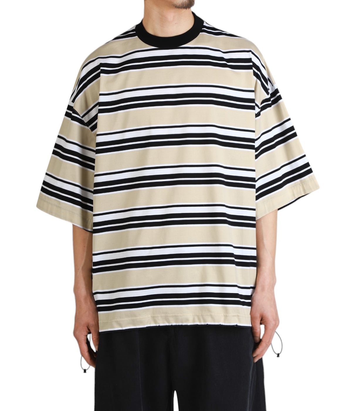 model（175cm / 60kg）B85 W75 H92 着用サイズ：M