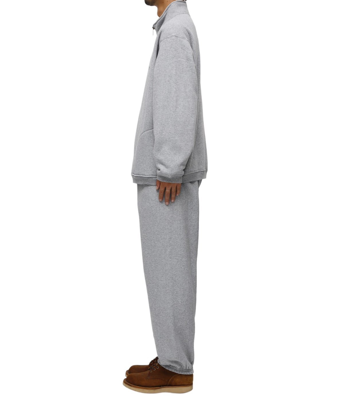 model（184cm / 63kg）B85 W80 H102 着用サイズ：L